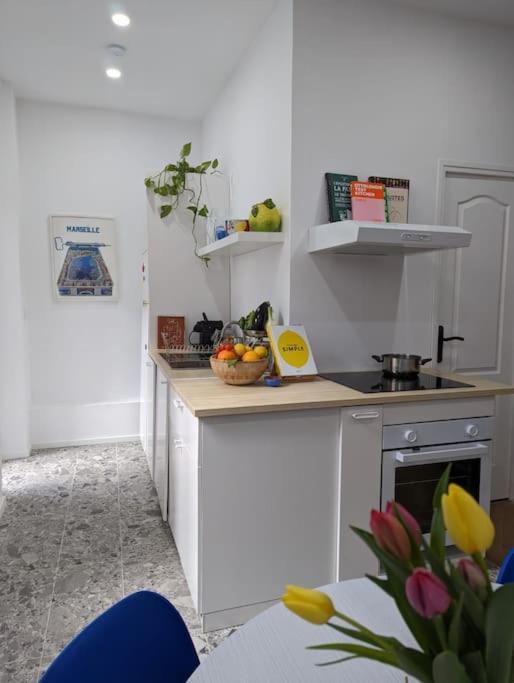T2 Cosy Avec Terrasse Et Parking Appartement Marseilles Buitenkant foto