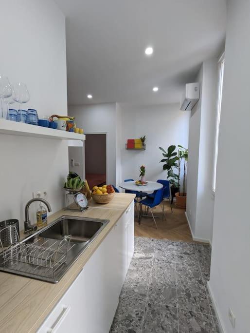 T2 Cosy Avec Terrasse Et Parking Appartement Marseilles Buitenkant foto
